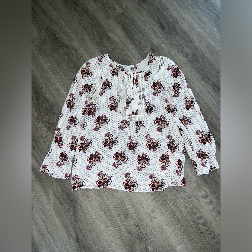 DR2 - White Floral Blouse